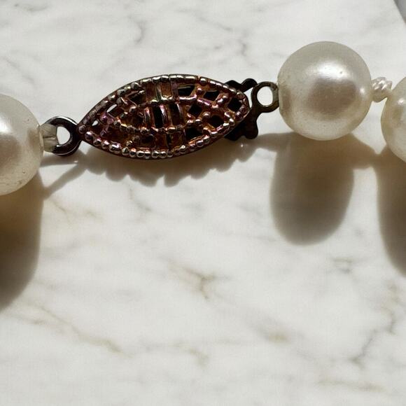 Vintage Faux Pearl Necklace-18''-Knotted-8mm Beads-Filigree Clasp-Bridal-Wedding - Picture 5 of 6